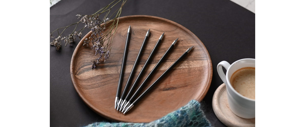 Simple Knitted Table Decoration for Thanksgiving